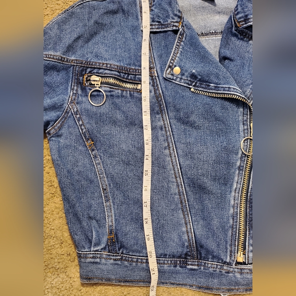 FASHION NOVA CROPPED DENIM BELTED JACKET - Picture 4 of 5
